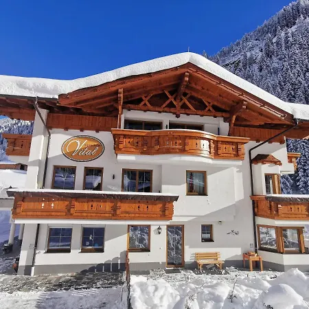 Alpenchalet Vital شقة
